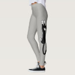 Svartvit katt på | Funny Tuxedo Cat Leggings<br><div class="desc">Black and White Cat Holding på Klo Grått Leggings. Roligt för gymmet,  yoga-klassen eller hemma på soffan som klämts upp med kattunge. Kolla in Jenns Doodle World för ännu mer ovanliga baljor och roligtar som innehåller den här galna tuxedo-katten. ©Jenn Inashvili</div>