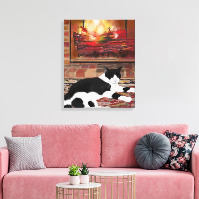 Svartvit katt som ligger framför öppen spis canvastryck (Insitu (Vardagsrum))
