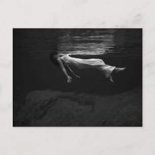 Svartvit kvinna i fotot av Vatten Vykort