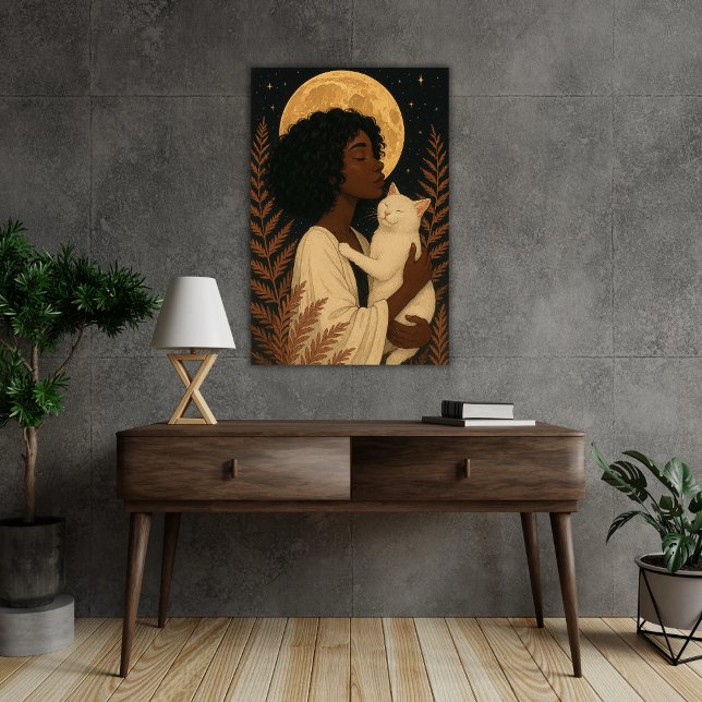 Svartvit kvinna med vit katt under full måne Poste Poster (Skapare uppladdad)