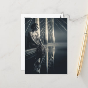 Svartvit kvinna vid exponering för Dubbla i Bridge Vykort