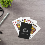 Svartvit lagerkrans namn monogram casinokort<br><div class="desc">En svart bakgrund för eleganten. Anpassa och lägg till ditt familjemonogram till en början och ditt namn. Dekorerad med en klassisk lagerkrans. Vit text.</div>