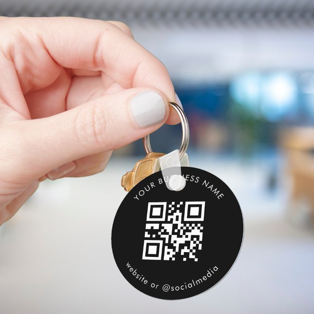 Svartvit Lägg till din Anpassningsbar QR-kodsöknin Nyckelring (Skapare uppladdad)