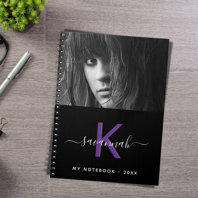 Svartvit lila, monogramskript anteckningsbok (Skapare uppladdad)