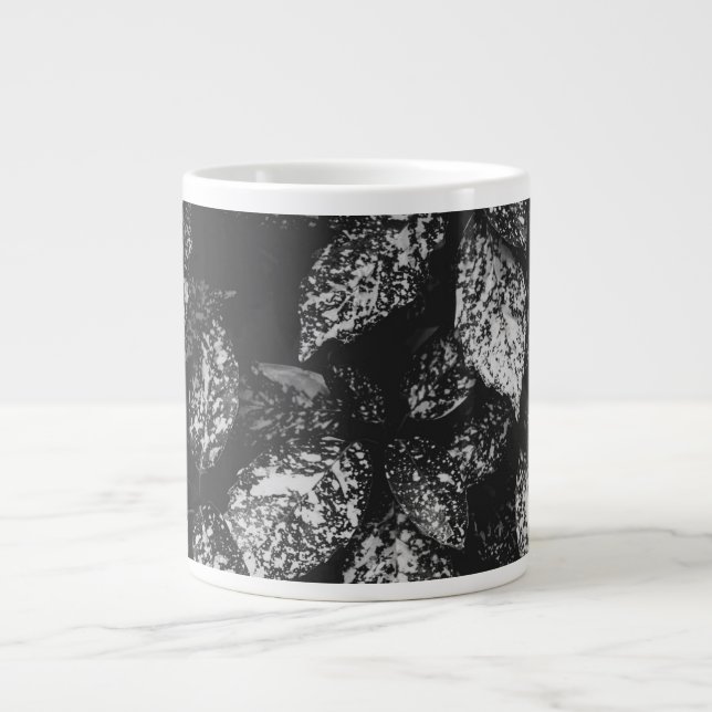 Svartvit lövbelagd jumbo Mugg (Framsidan)