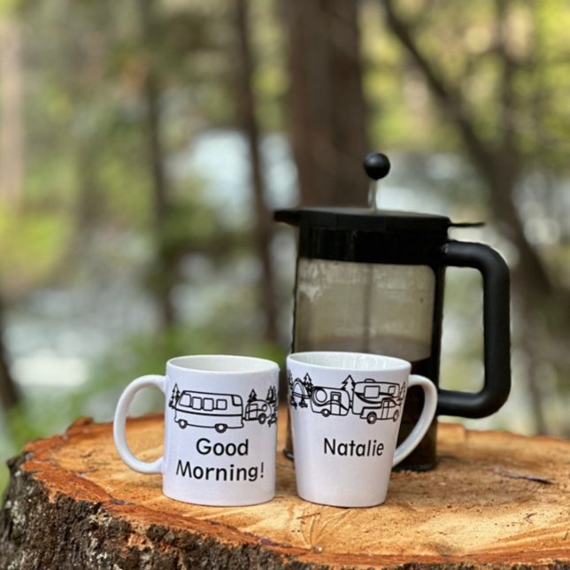 Svartvit Lycklig-kamrar Personlig mugg (Black & White Happy Campers Personalized Mugs gone camping)