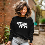 Svartvit Mamma Bear T Shirt<br><div class="desc">Anpassningsbar tryckt kläder med trendig Mamma Björgrafik. Besök vår butik för att få matchande utformning av Baby Bear. Använda designen verktyg för att anpassa designen med ditt eget färg, text och bilder. Välj bland ett brett urval av t-shirts för kvinnor och barn, kroppsdräkter i baby eller tröjor i stilar och...</div>