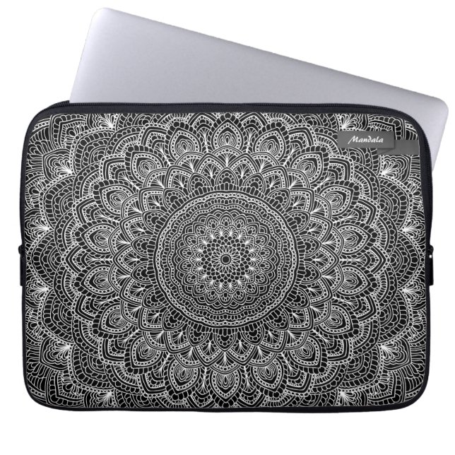 Svartvit Mandala Laptop Fodral (Framsidan)