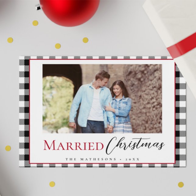 Svartvit marmorerad julmodern julkort (Married Christmas! holiday photo newlywed card)
