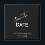 Svartvit minimalistisk Bröllop spara datum Magnet<br><div class="desc">.: Minimalistisk Bröllop-spara-the=date med vacker svart bakgrund och kontrasterande vitt teckensnitt.: Fullständigt anpassade- ändra text,  teckensnitt,  storleka teckensnitt och teckensnitt i färg. .: Tillgängliga samordningsobjekt .: Utformning finns även i andra färg.</div>