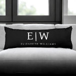 Svartvit, minimalistisk modern Monogram Kroppskudde<br><div class="desc">Vi presenterar vår moderna svartvita, minimalistiska monogramsamling: Enkelhet och sofistikering med våra minimalistiska utformningar, böjda för att sakta lyfta upp stil. Den här samlingen är skapad med ett stort öga för modern estetik och har en elegant svart och vit design som förstärks av monogram för personlig. Från chic till mångsidiga...</div>