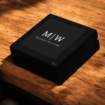 Svartvit, minimalistisk modern Monogram Minnesask<br><div class="desc">Vi presenterar vår moderna svartvita, minimalistiska monogramsamling: Enkelhet och sofistikering med våra minimalistiska utformningar, böjda för att sakta lyfta upp stil. Den här samlingen är skapad med ett stort öga för modern estetik och har en elegant svart och vit design som förstärks av monogram för personlig. Från chic till mångsidiga...</div>
