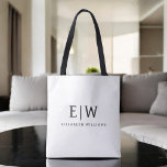 Svartvit, minimalistisk modern Monogram Tygkasse<br><div class="desc">Vi presenterar vår moderna svartvita, minimalistiska monogramsamling: Enkelhet och sofistikering med våra minimalistiska utformningar, böjda för att sakta lyfta upp stil. Den här samlingen är skapad med ett stort öga för modern estetik och har en elegant svart och vit design som förstärks av monogram för personlig. Från chic till mångsidiga...</div>