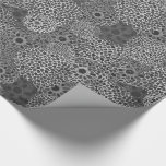 Svartvit modern Blommigt Presentpapper<br><div class="desc">Ett elegant blommönster med modern dragningskraft i svarta,  vita och grått. Det passar så många tillfälle att du vill behålla det här till hands. Lägg till ett kontrasterande band så får du en vacker gåva.</div>