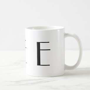 Svartvit modern kaffemugg för Monogram E