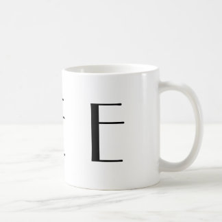 Svartvit modern kaffemugg för Monogram E