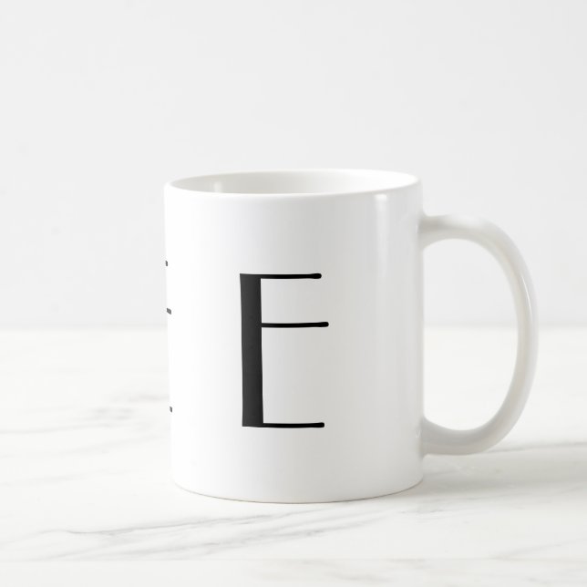 Svartvit modern kaffemugg för Monogram E (Höger)