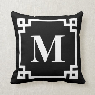 Svartvit modern Monogram för greknyckelgräns Kudde