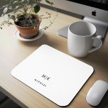 Svartvit | Modern monogram Musmatta<br><div class="desc">Den här moderna muspekaren har en vit bakgrund,  med initialer i fet svart text för ett enkelt utseende och professionell.</div>