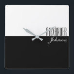 Svartvit Modern Namn Monogram Fyrkantig Klocka<br><div class="desc">Minimal,  typografi,  modern svart och vit väggklocka,  med sofistikerat namn i hörnet.</div>