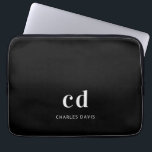 Svartvit monogram initails namn minimalist laptop fodral<br><div class="desc">En svart bakgrund för klassisk chic. Anpassa och lägg till din monogram initialer skriven med vitt brev och ditt namn i vitt. Modern,  trendig och enkel.</div>