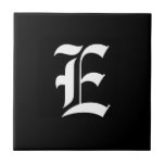 Svartvit monogram, initialt E, Kakelplatta<br><div class="desc">Svartvitt Monogram Initial E,  Gammalt engelskt teckensnitt.</div>