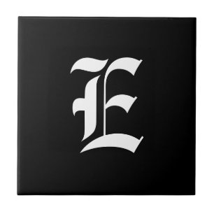 Svartvit monogram, initialt E, Kakelplatta