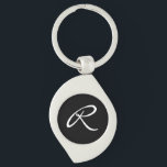 Svartvit monogram swirl silverfärgad nyckelring<br><div class="desc">Den här designen är enkel och chic och har ett vitt monogram över en svart bakgrund. Det är en underbar personlig gåva. Redigera monogrammet med ditt första. Du kan justera teckensnittet och centrera det igen mot kostym i monogrammet genom att använda funktionen "Anpassa det". Du kan också ändra den svarta...</div>