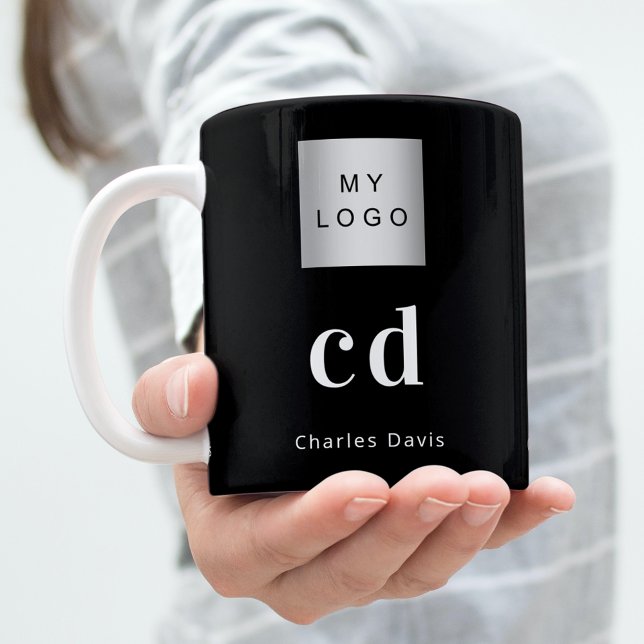 Svartvit monogramverksamhet i namn kaffemugg (Skapare uppladdad)