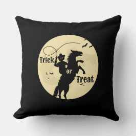 svartvit moonlight horseman bus eller godis kudde