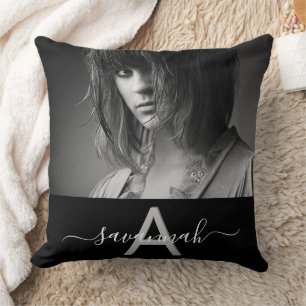 Svartvit namn monogramfoto kudde