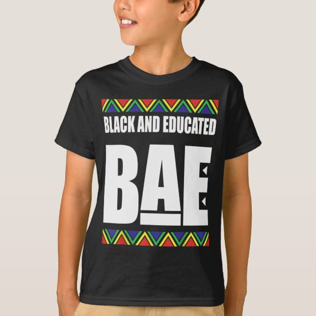 Svartvit och utbildad svart historik månad t shirt (Framsida)