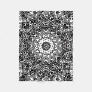 Svartvit, öppet arbete, mandala fleecefilt