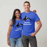 Svartvit Orca, Killer Whale Anpassningsbar Message T Shirt<br><div class="desc">Lägg till en smart slogan,  en namn eller titeln på din speciella händelse för att skapa dina egna personlig-grafiktecken. Den här t-tröjan innehåller en illustration av en orca- eller mördande val i svart och vitt med texten nedan i fetstil,  vit text.</div>