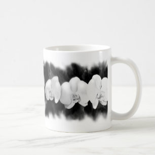 Svartvit, orkidéfärgad, tropiska blommigtar kaffemugg