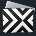 Svartvit ost laptop sleeve<br><div class="desc">Alternerande svarta och vita avknopp konvergerar i detta feta geometriska mönster skapat från början. Digitalt skapat bild. Copyright © 2012 Claire E. Skinner. Alla höger reserverade.</div>