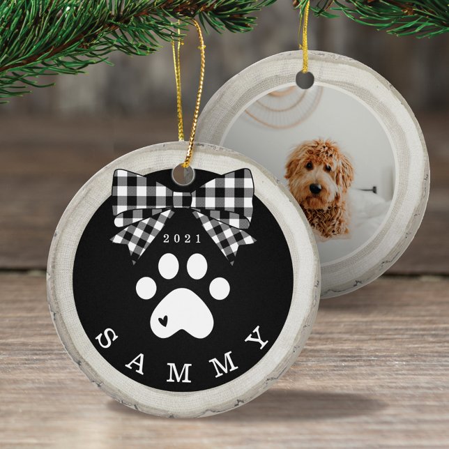 Svartvit paw Skriv ut fototrässegment av pepparfot Julgransprydnad Keramik (Black White Plaid Paw Print Pet Photo Wood Slice Ceramic Ornament)