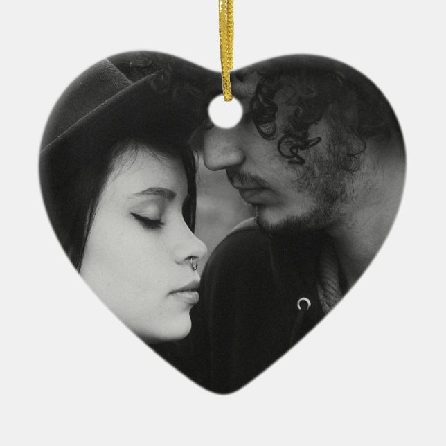 Svartvit, personligt andligt hjärta, monogrammat julgransprydnad keramik (Framsidan)