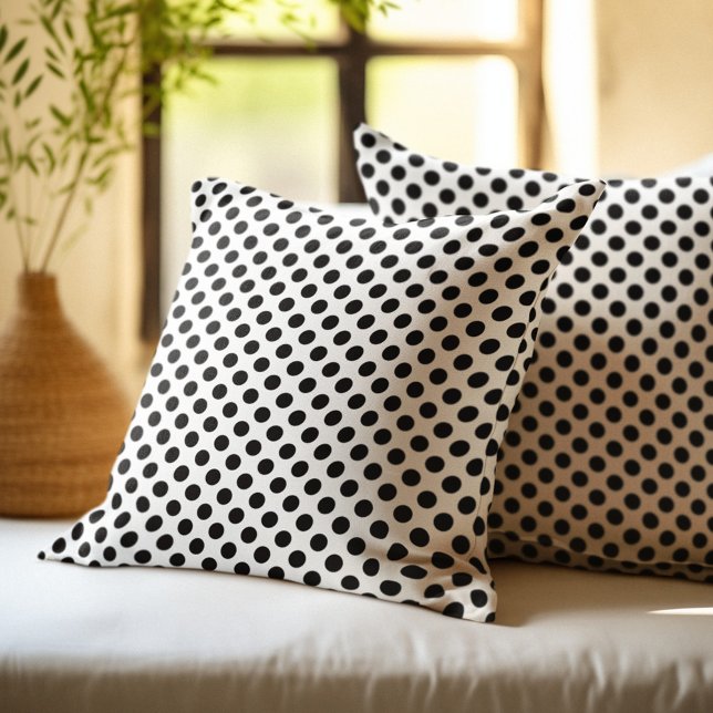 Svartvit Polka dots Kudde (Skapare uppladdad)