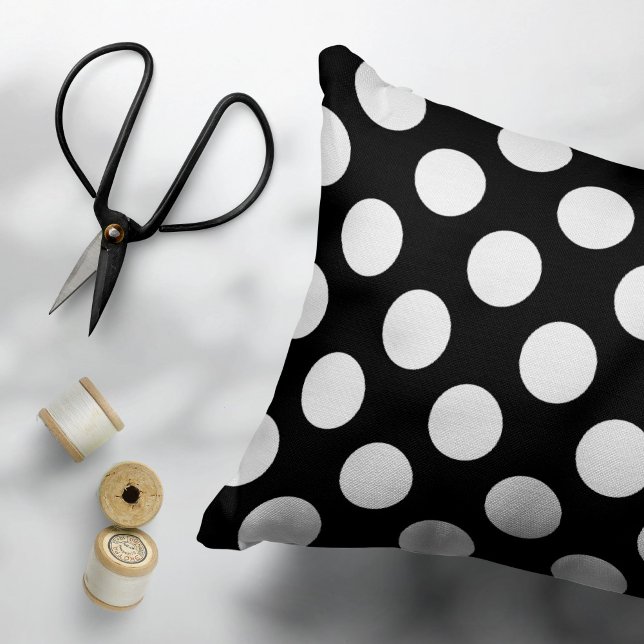 Svartvit Polka dots, Polka Dot Mönster Prydnadskudde (Skapare uppladdad)