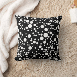 Svartvit polka-prickar kudde