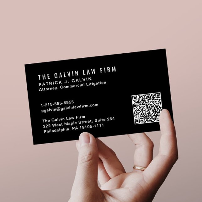 Svartvit QR-kod för anställd vid professionell Visitkort (Capture attention, make connections, and leave a lasting impression with our modern QR business card)