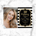 Svartvit Rand Guld Foto 50:e födelsedagen Inbjudningar<br><div class="desc">Elegant 50-årsinbjudan med ditt foto. Enkel modern svartvit design med faux glitter guld. Innehåller svart och vitt rand,  skriptteckensnitt och kontur. Perfekt för en snyggt vuxen under firande party. Anpassa med dina egna detaljer. Kan anpassas för vilken ålder som helst! Skrivna Zazzle-inbjudningar eller digital utskrivbar mall för omedelbar nedladdning.</div>