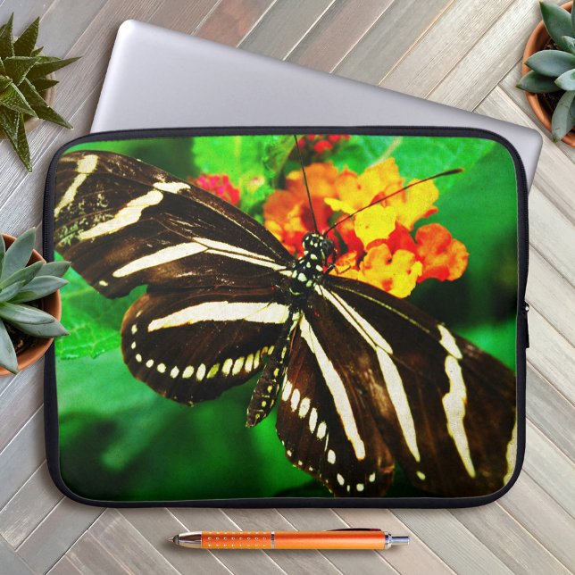 Svartvit rand zebra-fjärilfoto för långvingande fj laptop fodral (Skapare uppladdad)