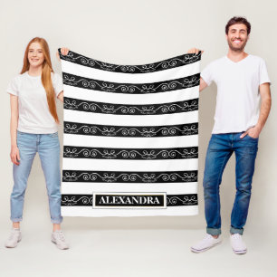 Svartvit, randig design Monogram Fleecefilt