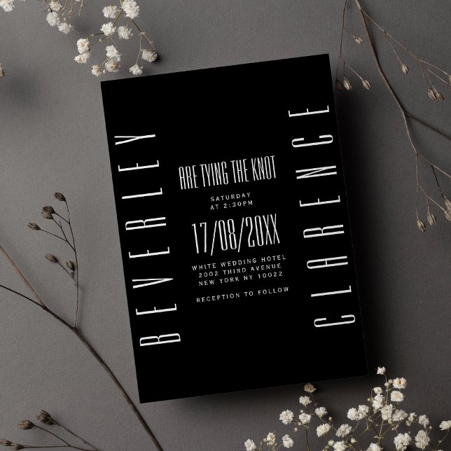 Svartvit reflextypografi enkel bröllop inbjudningar (Retro black typography white gold floral wedding)