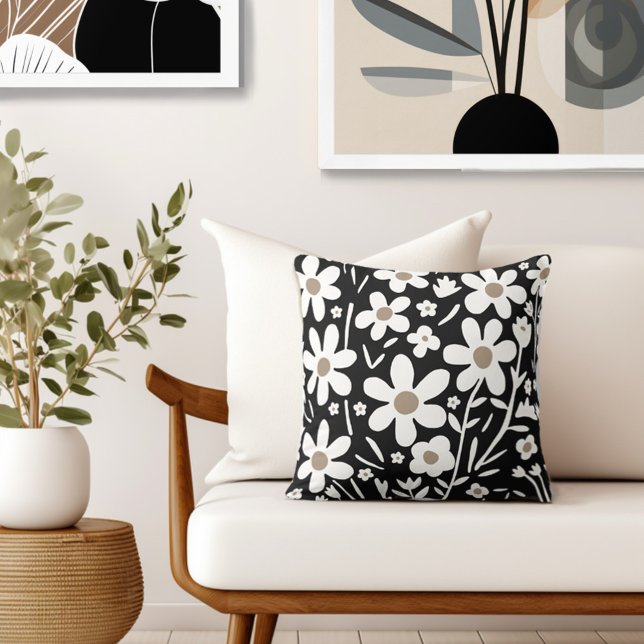 Svartvit Retro-Blommigt Kudde (Style with the perfect blend of floral style & retro flair to your living space.)