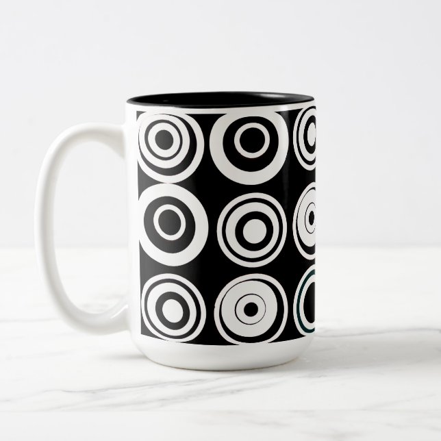 Svartvit retro Circles Två-Tonad Mugg (Vänster)