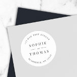 Svartvit Returadress Bröllop Modern Runt Klistermärke<br><div class="desc">Svart och vitt Bröllop-Returadress Modern Classic Round Sticker med text i vitt mot en redigerbar bakgrund färg. Om du vill ändra den från svart till valfri färg klickar du på anpassningsknappen. Anpassa den genom att ersätta platshållartexten. Om du vill ha fler alternativ, t.ex. att ändra teckensnitt, är det storlekt och...</div>