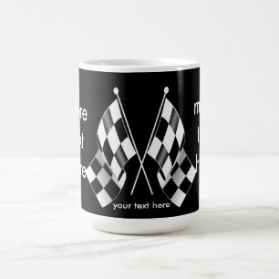 Svartvit rutig tävlaflaggor kaffemugg